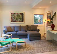Balmoral Retreat a Garden Haven 2 Min to Beach - St Kilda Accommodation