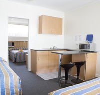 Bamboo Motor Inn - St Kilda Accommodation