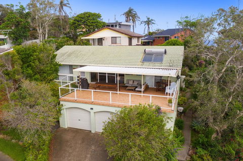 Barefoot Top Floor, 32 Skyline Crescent, Crescent Head - St Kilda Accommodation 3