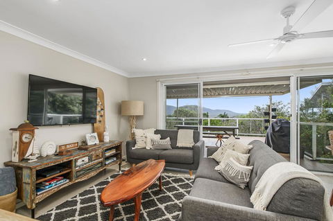 Barefoot Top Floor, 32 Skyline Crescent, Crescent Head - St Kilda Accommodation 0