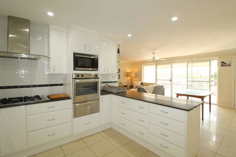 Barefoot, 32 Skyline Crescent, Crescent Head - St Kilda Accommodation 2