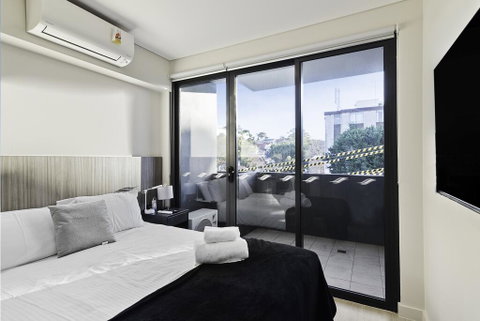 BEACH LOCATION STUDIO // CLOVELLY 2 - St Kilda Accommodation 3