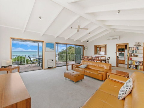 Beachfront - St Kilda Accommodation 3