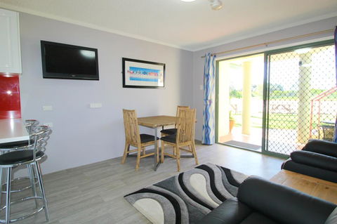 Beachfront 2, 25 Willow Street - St Kilda Accommodation 3