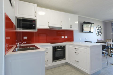 Beachfront 4, 25 Willow Street - St Kilda Accommodation 0