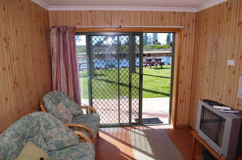 Beachfront 5, 25 Willow Street - St Kilda Accommodation 3