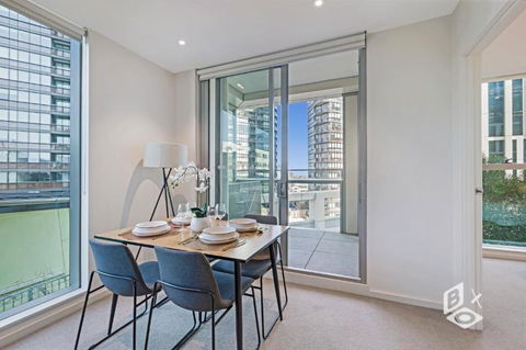 REST COLLECTION Apartments On Collins Docklands - St Kilda Accommodation 3