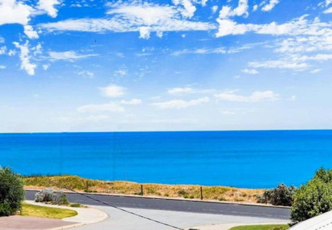 Relaxing Getaway Beachfront Access Multi Family Pets Mandurah - St Kilda Accommodation 2