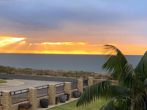 Relaxing Getaway Beachfront Access Multi Family Pets Mandurah - St Kilda Accommodation 1