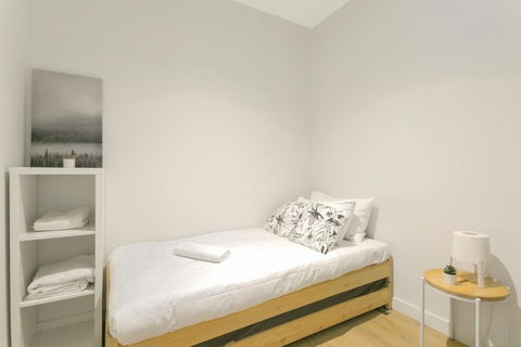 REST COLLECTION One Bedroom Apartment With Study - St Kilda Accommodation 3