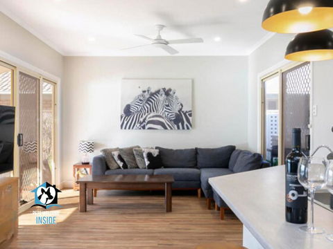 Renovated Beautiful Holiday Home With A Private Beach & Stunning Views! - St Kilda Accommodation 3