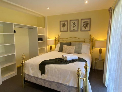Reel & Relax: 3BR Beach House - Fish, Swim, Surf - St Kilda Accommodation 2