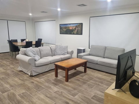 Relax On The Beach - St Kilda Accommodation 3