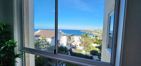 Relaxed Coastal Living With Fantastic Sea Views - St Kilda Accommodation 1