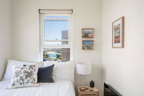 Relaxed Coogee Coastal Living With Ocean Views - St Kilda Accommodation 0