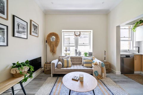 Relaxed Coogee Coastal Living With Ocean Views - St Kilda Accommodation 1