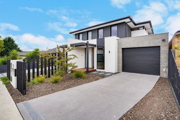 Relaxing Bentleigh Executive Family Getaway with St Kilda Accommodation