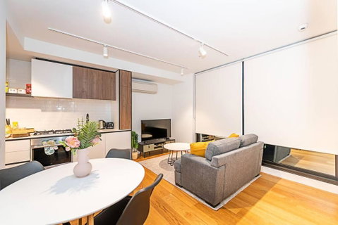 Relaxing Urban Oasis - St Kilda Accommodation 0