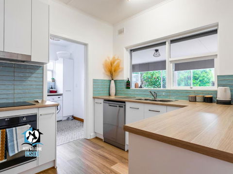 Renovated 3BR One Street To Beach - St Kilda Accommodation 3