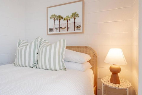 Renovated Apartment With Ocean Views - St Kilda Accommodation 3