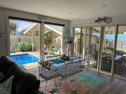 Resort On Morgan With Beautiful Private Pool, Pet Friendly - St Kilda Accommodation 2
