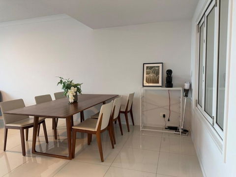 Resort-Style Apartment Near Harbour Town - St Kilda Accommodation 3