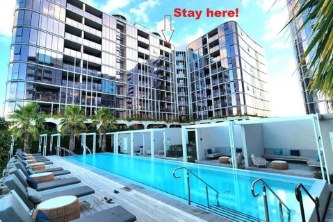 Resort-style Exec 1 Bed With Study In Port Melbourne - St Kilda Accommodation 0