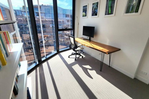 Resort-style Exec 1 Bed With Study In Port Melbourne - St Kilda Accommodation 2