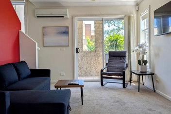 Retreat Townhouse Pentridge Village with St Kilda Accommodation