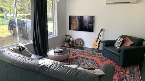 Retro Beach House - Macmasters Beach - St Kilda Accommodation 1
