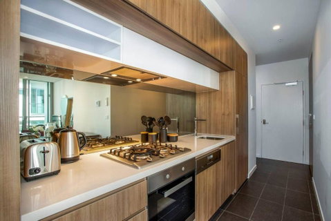 Retro Modern With Pool Near Westfield Doncaster - St Kilda Accommodation 1