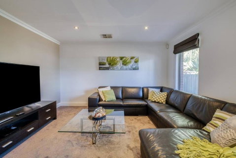 Rivervale Retreat - Spacious Family Living - St Kilda Accommodation 3