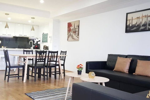 RiverView Spacious 3BR2Bath2Car WifiPoolGym Crown - St Kilda Accommodation 2