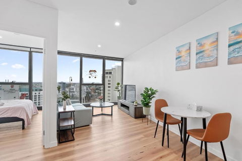 RiverViews 1BR 1BA Skytower Apt With Pool, Gym, Sauna - St Kilda Accommodation 0