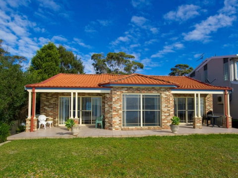 Salamander Beach Front - St Kilda Accommodation 1