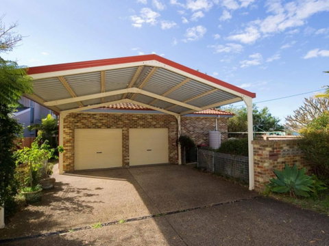 Salamander Beach Front - St Kilda Accommodation 2