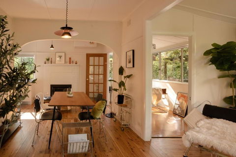 Romantic Garden Cottage With Home Cinema - St Kilda Accommodation 1