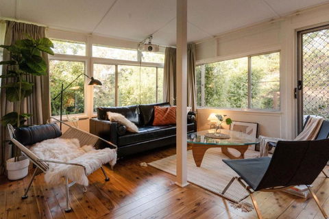 Romantic Garden Cottage With Home Cinema - St Kilda Accommodation 3