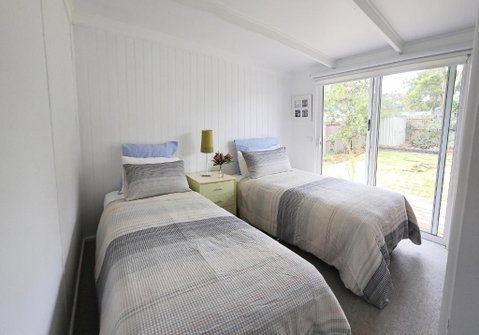 Saltbush - Ideally Located And Modernised MCM Beach House - St Kilda Accommodation 1