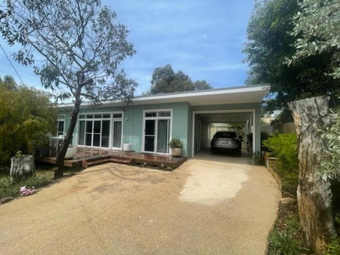 Saltbush - Ideally Located And Modernised MCM Beach House - St Kilda Accommodation 0