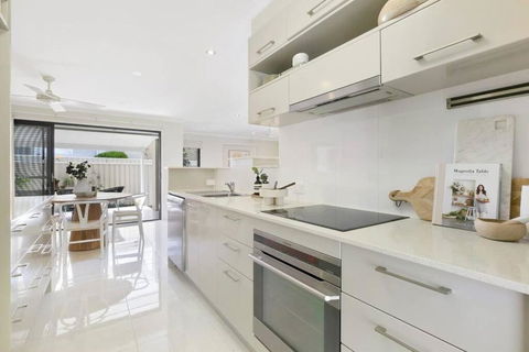 Riviera Road Miami - 4BRM Dual Villa - St Kilda Accommodation 2