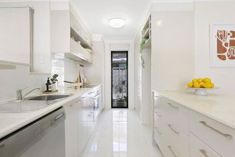 Riviera Road Miami - 4BRM Dual Villa - St Kilda Accommodation 3
