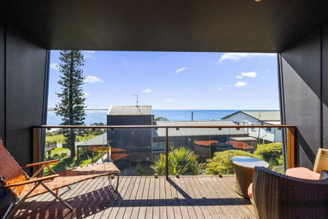 Rock Ledge - St Kilda Accommodation 0