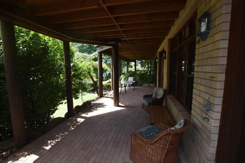 Rockwall Avoca Beach - St Kilda Accommodation 1