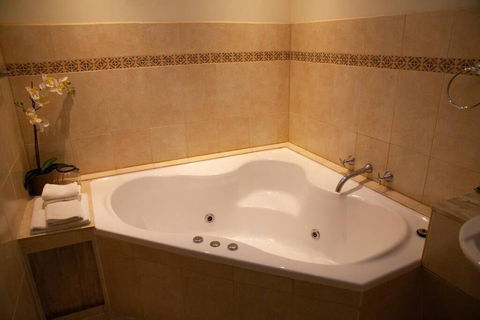 Rose Cottage Yarra Glen - St Kilda Accommodation 3