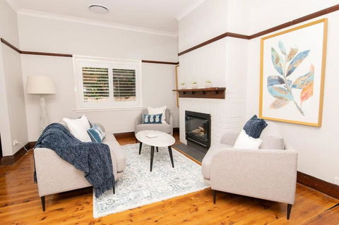 Rose Hill On Hamer, 1940s Charming Cottage Near Cook Park - St Kilda Accommodation 2