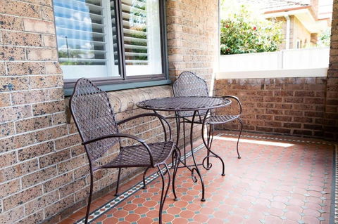 Rose Hill On Hamer, 1940s Charming Cottage Near Cook Park - St Kilda Accommodation 3