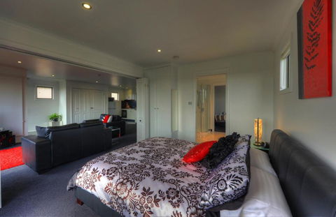 Rosebank Cottage Collection - St Kilda Accommodation 1