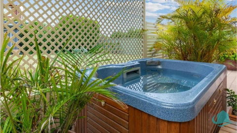 Rosies Retreat - 300m To The Sandy Shores Of Caves Beach - St Kilda Accommodation 0
