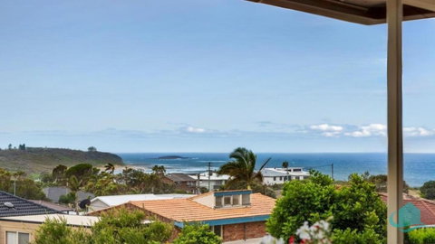 Rosies Retreat - 300m To The Sandy Shores Of Caves Beach - St Kilda Accommodation 1